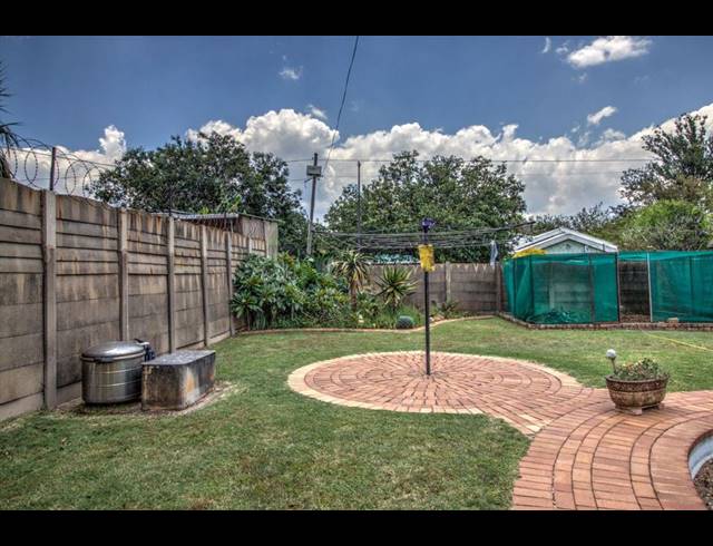 3 BEDROOM HOUSE FOR SALE IN KEMPTON PARK AH